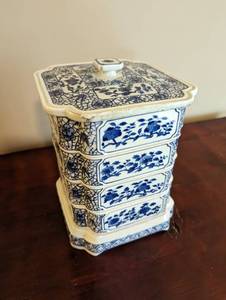 lot 13 image: Ceramic Five-Tier Spice Container