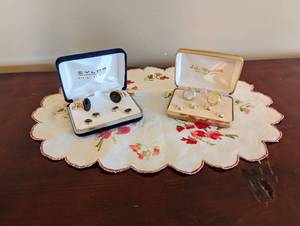 lot 15 image: Two Cufflink Sets