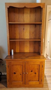 lot 33 image: Hutch