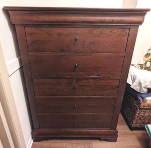 lot 107 image: Five-Drawer Dresser Chest