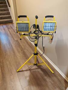 lot 201 image: Shop Light With Tripod Stand