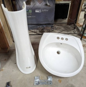 lot 209 image: Pedestal Sink