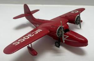 lot 4 image: Vintage Ertl ( Wings Of Texaco ) 1940 Grumman Goose Die-Cast Bank  #4 In Series ( No Box )