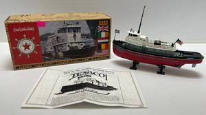 lot 15 image: Vintage  Ertl Collectibles Texaco ( Fire Chief ) Tugboat Die-Cast Bank 1st In Series&nbsp Red
