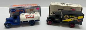 lot 73 image: Two Ertl Collectibles Die-Cast Metal Banks 1 1990 ( Signal Penn Motor Oil ) 1931 Hawkeye Motor Truck 1 1991 ( Crown ) 1931 Hawkeye Tanker