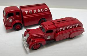 lot 81 image: Two Ertl Collectibles Die-Cast Metal Banks ( No Boxes ) 1 1996 ( Texaco ) 1949  White Tilt Cab 1 1993 1939 Dodge Airflow Tanker