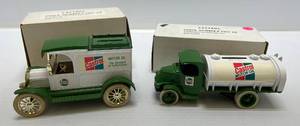 lot 90 image: Two Ertl Collectibles Die-Cast Metal Banks 1 1987 ( Castrol ) 1926 Mack Bulldog 1 1987 ( Castrol ) 1913 Model T Van