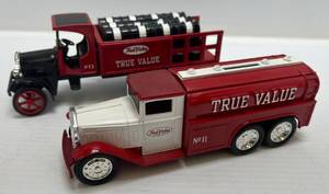 lot 119 image: Two Ertl Collectibles Die-Cast Metal Banks ( No Boxes ) 1 ( True Value ) Kenworth  1 ( True Value ) 1930 Diamond 2 12 Ton Tanker