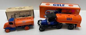 lot 185 image: Two Ertl Collectibles Die-Cast Metal Banks 1 1989 ( Gulf ) 1926 Mack Tanker 1 2002 ( Gulf ) 1918 Ford Runabout