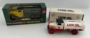 lot 188 image: Two Ertl Collectibles Die-Cast Metal Banks 1 1992 ( Lion Oil ) 1931 Hawkeye Tanker 1 1995 ( John Deere Lube Express ) 1930 Diamond Tanker