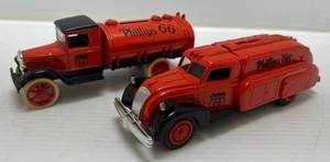lot 204 image: Two Ertl Collectibles Die-Cast Metal Banks ( No Boxes ) 1 ( Phillips 66 ) 1931 Hawkeye 1 ( Phillips 66 ) 1939 Dodge Airflow