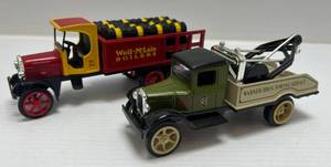 lot 206 image: Two Ertl Collectibles Die-Cast Metal Banks ( No Boxes ) 1 ( Warner Brothers )  1931 Hawkeye 1 ( Weil- McLain ) Kenworth