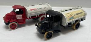 lot 207 image: Two Ertl Collectibles Die-Cast Metal Banks ( No Boxes ) 1 ( Citco ) ( Limited Edition ) 1926 Bulldog 1 ( Carnation ) 1926 Bulldog