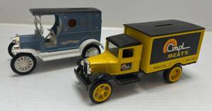lot 226 image: Two Ertl Collectibles Die-Cast Metal Banks ( No Boxes ) 1 ( Oreo Sandwich ) 1912 Open Front Panel 1 ( Cimpl Meats )  1931 Hawkeye