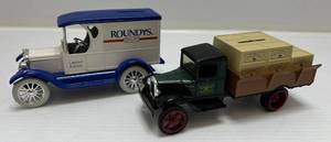 lot 228 image: Two Ertl Collectibles Die-Cast Metal Banks ( No Boxes ) 1 ( Rounds ) 1923 Chevrolet Delivery Van 1 ( John Deere ) 1935 Hawkeye