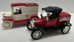 lot 231 image: Two Ertl Collectibles Die-Cast Metal Banks ( No Boxes ) 1 ( Mills ) 1918 Ford Model T Runabout 1 ( Happy Holidays ) 1913 Model T Van