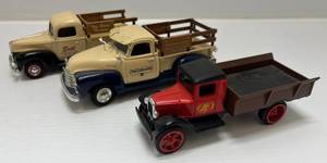 lot 242 image: Three Ertl Collectibles Die-Cast Metal Banks ( No Boxes ) 1 ( Ertl Collectibles ) GMC 1 ( Ertl Toy Farm Tractors ) 1940 Ford Pickup Truck 1( Jelly Belly ) 1931 Hawkeye