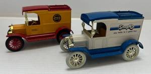 lot 260 image: Two Ertl Collectibles Die-Cast Metal Banks ( No Boxes ) 1 (  Massey Harris ) 1913 Ford Model T Van  1 ( Shopko ) 1913 Model T Van