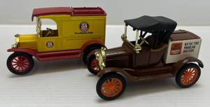 lot 262 image: Two Ertl Collectibles Die-Cast Metal Banks ( No Boxes ) 1 ( Arm & Hammer )  1913 Ford Model T Van 1 ( Trust Worthy Hardware ) 1918 Ford Model T Runabout