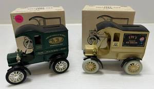 lot 290 image: Two Ertl Collectibles Die-Cast Metal Banks 1 1988 ( Farm Toy Capitol Of The World Dyersville ) 1905 Delivery Car 1 1988 ( Edys Ice Cream ) 1905 Delivery