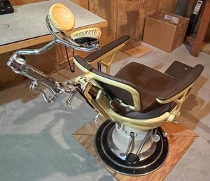 lot 5 image: Vintage Ritter Dentist Patient Chair