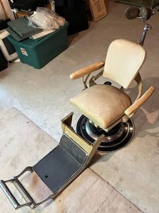 lot 9 image: Vintage Ritter Dentist Patient Chair #2