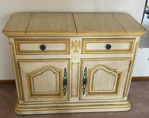 lot 13 image: Beautiful Century Furniture Buffet Cabinet - 31 Tall x 42 Wide x 19 Deep