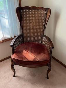 lot 24 image: Vintage Decorative Chair