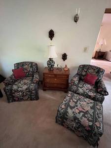 lot 40 image: Amazing Reading Nook Furniture Set