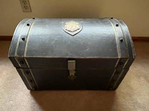 lot 45 image: Gabberts Humpback Storage Trunk with Original Receipt