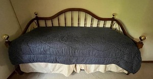 lot 47 image: Daybed and Trundle Combo
