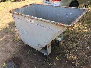 lot 16 image: Heavy Duty 3 Wheel Shop Cart