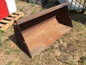 lot 31 image: Handy ImplementTractor Bucket
