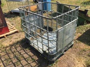 lot 32 image: Storage Gaylord Container
