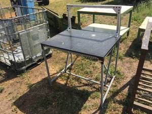 lot 33 image: Modual Work TableStation