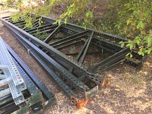 lot 6 image: 4 Pallet Racking End Pieces 42 x 16 Ft