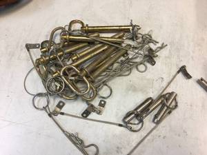 lot 152 image: Variety 12 Safety Pins