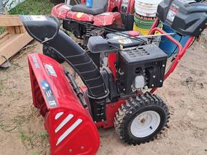 lot 974 image: Troy-Bilt Storm 2840 28 Gas Snowblower 31AH64Q4711