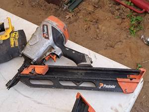 lot 1006 image: Paslode Air Nailer PF-350S