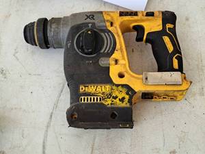 lot 1008 image: DeWalt 1 20V SDS Brushless Hammer DCH273