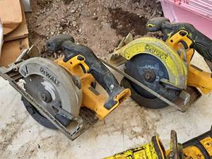 lot 1016 image: Lot of (2) DeWalt Cordless Circular Saws (for parts)