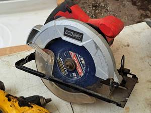 lot 1018 image: Menard 7-14 Circular Saw 241-9869