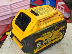 lot 1021 image: DeWalt Flex Volt 20V Lithium Ion 6Ah2Ah Cordless Tool Battery DCB606