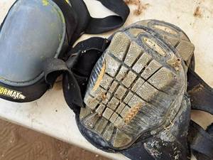 lot 1039 image: Lot of (2 Pair) Knee Pads