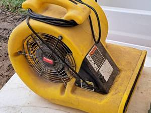 lot 1041 image: Dayton 10 Outdoor Portable Blower
