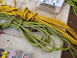 lot 1047 image: Lot of (2) Air Hoses