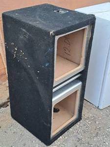 lot 1066 image: 12 Subwoofer Box