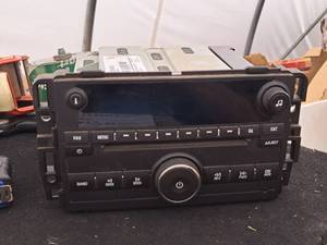 lot 1079 image: 2011 GMC Sierra Center Stack AMFMCD Radio