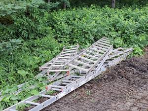 lot 1004 image: Ladder (for parts or repair)