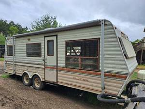 lot 969 image: Yellowstone Dual Axle Camper